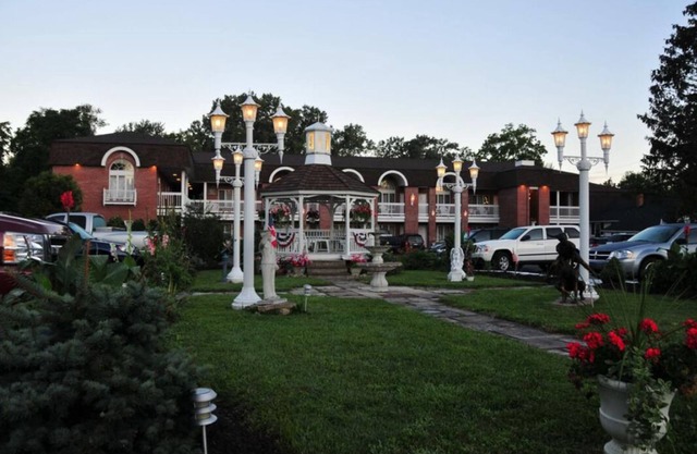 Lockport Inn & Suites