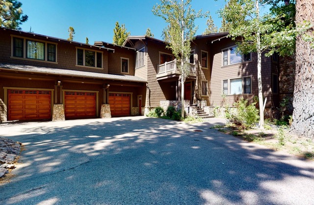 Lodestar #2001 (5-Bedroom Home) - Pets Allowed by RedAwning