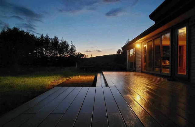 Lodge "Hunter's Forest" is a quiet vacation home surrounded by nature. 9 minutes drive from the airport, 8 minutes to the city center, 3 minutes to the 100% spring-fed outdoor hot springs, 15 minutes to the ocean, and fully equipped for long-term stays!