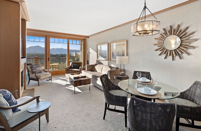 Lodge Magical River Views, Balcony, Pool, Hottub, Fireplace, 5th Floor, Kitchen