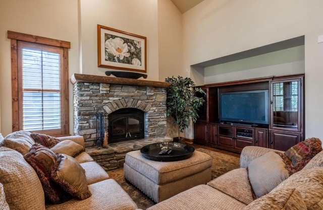 Lodges 1112 - 3 Bed townhome with Loft