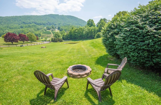 Log Cabin in West Jefferson - Fishing Pong + Hot Tub + Fire Pit + Mountain Views
