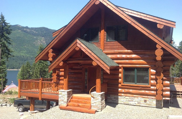 Log sanctuary w/hot tub walking distance to Lake Cle Elum game room & deck views