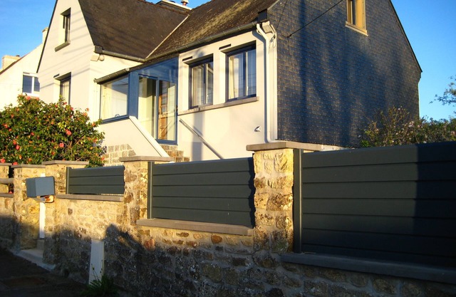 Logement Dans le Bourg, Près des Sentiers de Randonnée, à 5 km du lac du Drennec