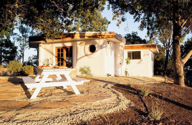 LONG CANYON STUDIOS BUNGALOW MINUTES TO LOS OLIVOS, SANTA YNEZ AND SOLVANG