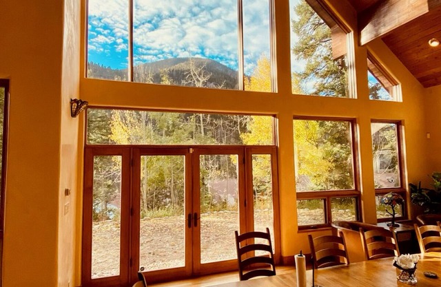 Lorelei's Black Diamond Lodge