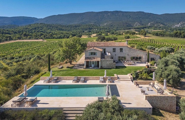 Lourmarin, Htd pool A/C By the"DomainedelaColline"