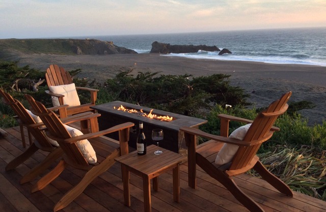 Louw Tide - Modern home, ocean front, spanning views.