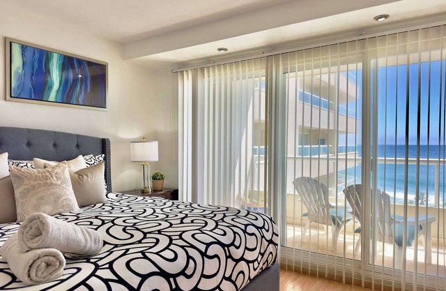 Love "La Jolla" Hot Tub and Pools