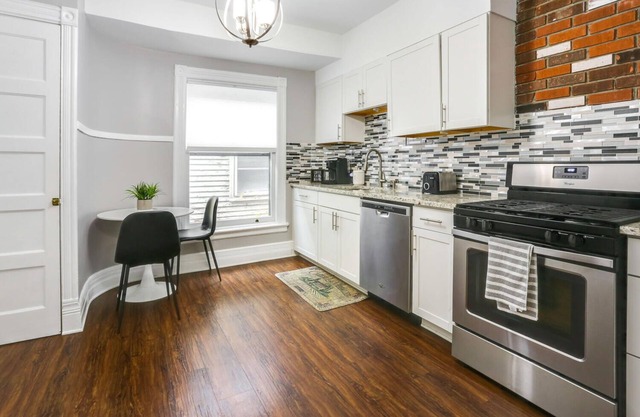 Lovely 2 Bdrm Apartment on Bidwell Pkwy off Elmwood - 2nd Floor