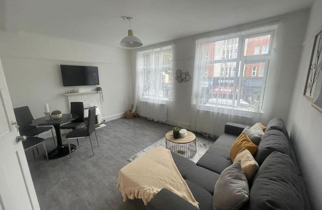 Lovely 2 Bed On Tower bridge