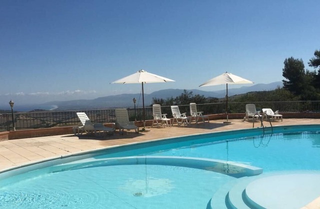 Lovely 2 Bed Roomed Apartment with Communal Pool (Early Booking Offers Available