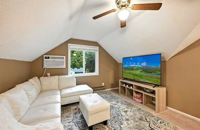 Lovely 2-bedroom apartment with AC in Maple Lake