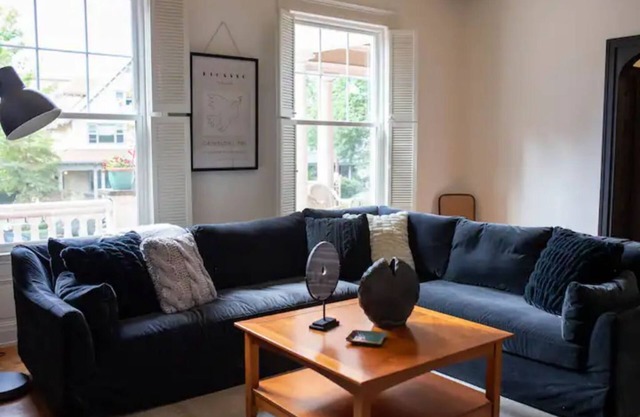 Lovely 2 bedroom apartment with indoor fireplace!