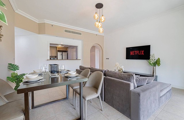 Lovely 2br Extra Room - Green Park View - New
