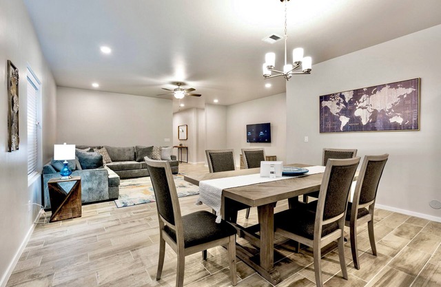 Lovely 3-bedroom 3baths house in Las Cruces with AC, WiFi. Enjoy!