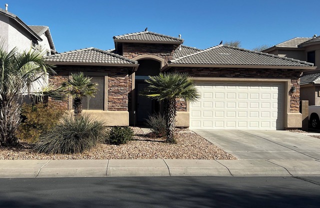 Lovely 3BR ranch home in Maricopa resort community w/pools, courts, fitness ctr