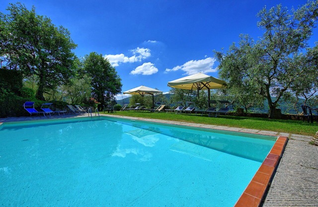Lovely apartment with WIFI, pool, TV, patio, pets allowed, panoramic view, close to Greve In Chianti