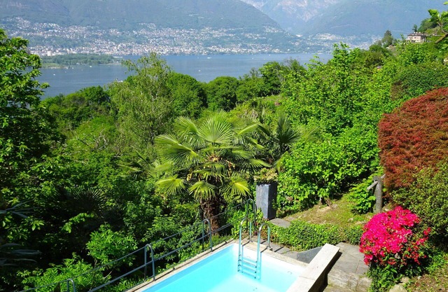 Lovely apartment for 4 people with pool, WIFI, TV, patio, pets allowed and panoramic view