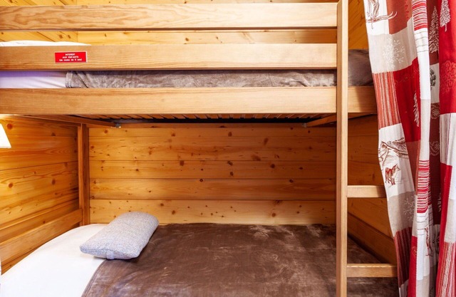 Lovely apartment for 7 guests with WIFI, TV and balcony