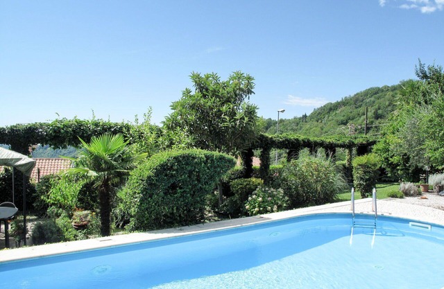 Lovely apartment for 4 guests with pool, WIFI, TV, patio and pets allowed