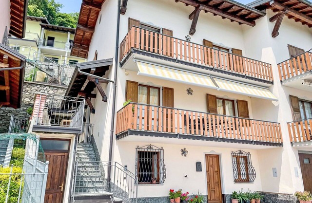 Lovely apartment for 6 guests with WIFI, A/C, TV, terrace, pets allowed and panoramic view