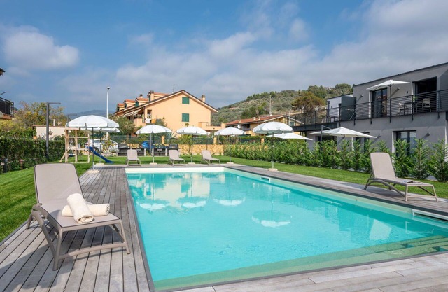 Lovely apartment for 6 guests with A/C, WIFI, pool, TV, terrace and pets allowed