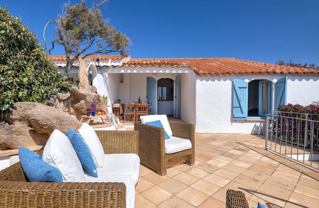 Lovely apartment in villa for 5 people with WIFI, A/C, TV, patio, pets allowed and parking