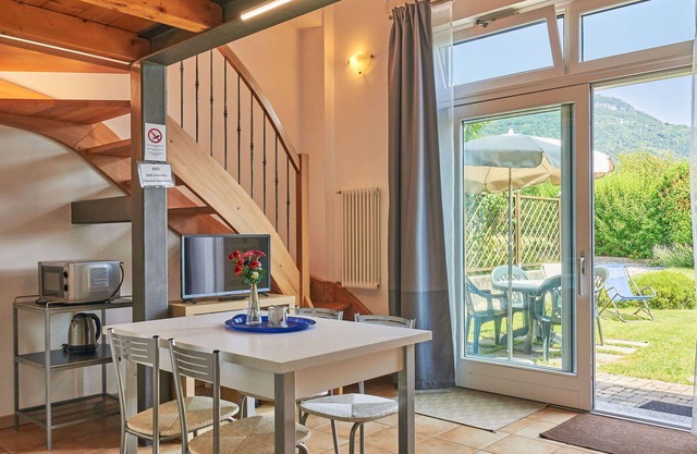 Lovely apartment in villa for 4 guests with WIFI, A/C, TV, patio and pets allowed