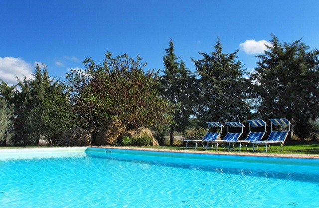 Lovely apartment in villa for 5 guests with WIFI, pool, TV and veranda