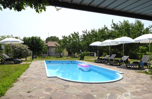 Lovely apartment in villa for 4 people with pool, WIFI, A/C and patio