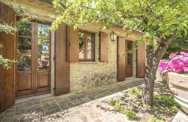Lovely apartment in villa for 8 guests with WIFI, pool, A/C, TV, veranda and panoramic view