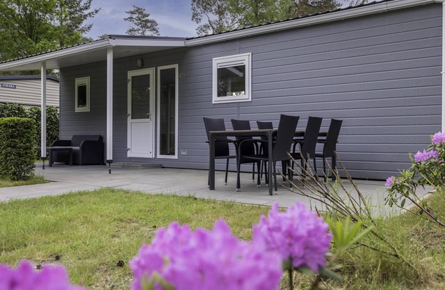Lovely chalet on beautiful campsite with pool