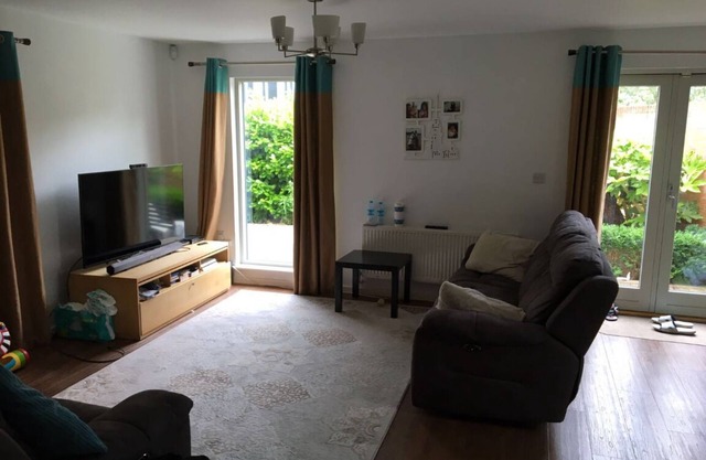 Lovely Entire House in heart of Harlow
