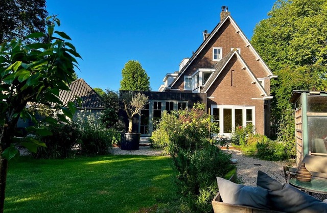 Lovely family home with a beautiful garden close to Amsterdam and the beach