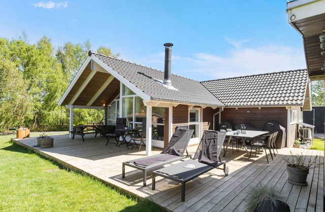 Lovely home in Ebeltoft with WiFi