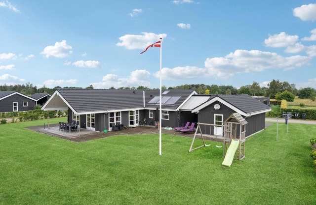 Lovely home in Hadsund with sauna