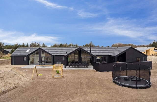 Lovely home in Hvide Sande with sauna