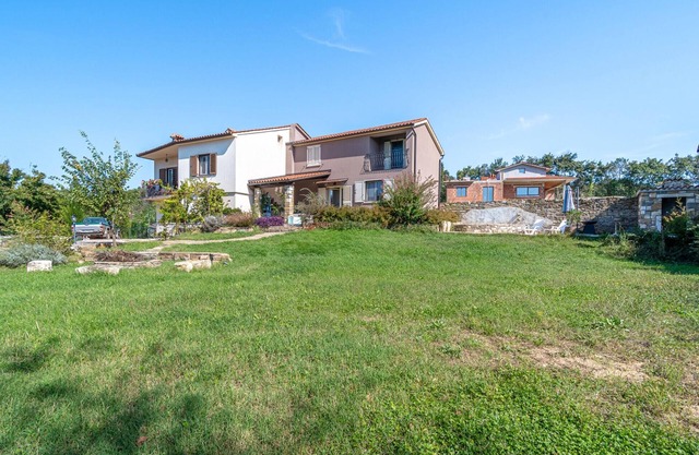 Lovely home in Krsan with kitchen