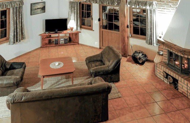 Lovely home in Polajewo with sauna