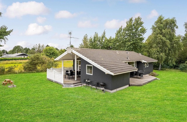 Lovely home in Rødby with kitchen