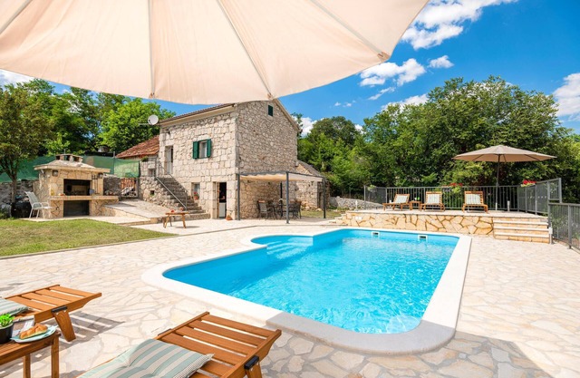 Lovely home in Runovic