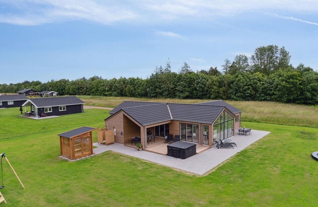Lovely home in Væggerløse with kitchen