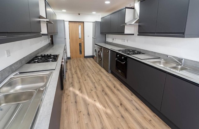 Lovely Homely Studio Available