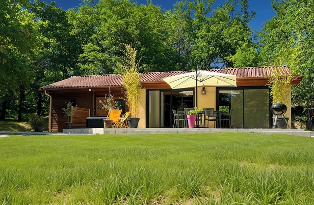 Lovely House in the woods close to shops