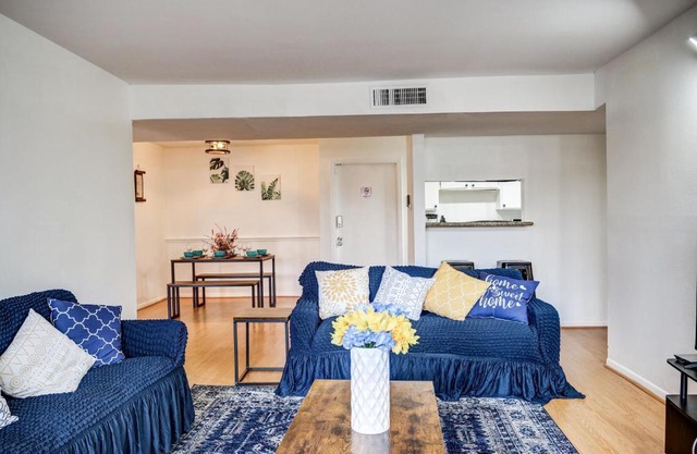 Lovely Med center 3BR 2BA condo with free parking