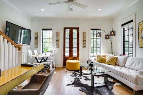 Lovely Mt Pleasant Townhouse with Central Location!