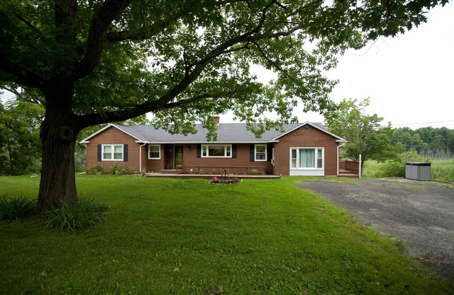 Lovely ranch home getaway in The Berkshires- just 6 miles to Tanglewood
