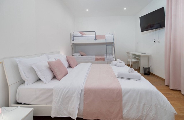 Lovely Rooms - Room 1 by Rentbeat