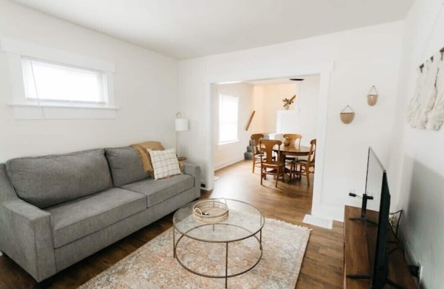 Lovely/Spacious 1 Bedroom House - Central Locationn